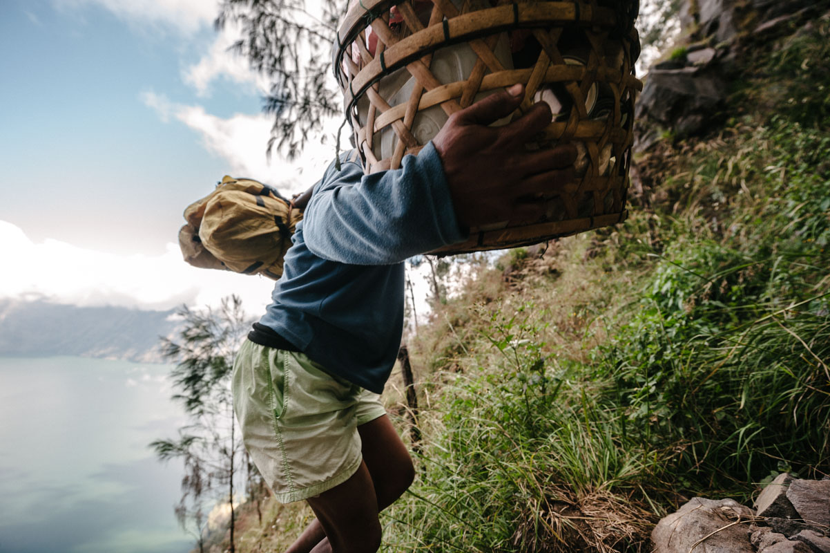 climb rinjani porters